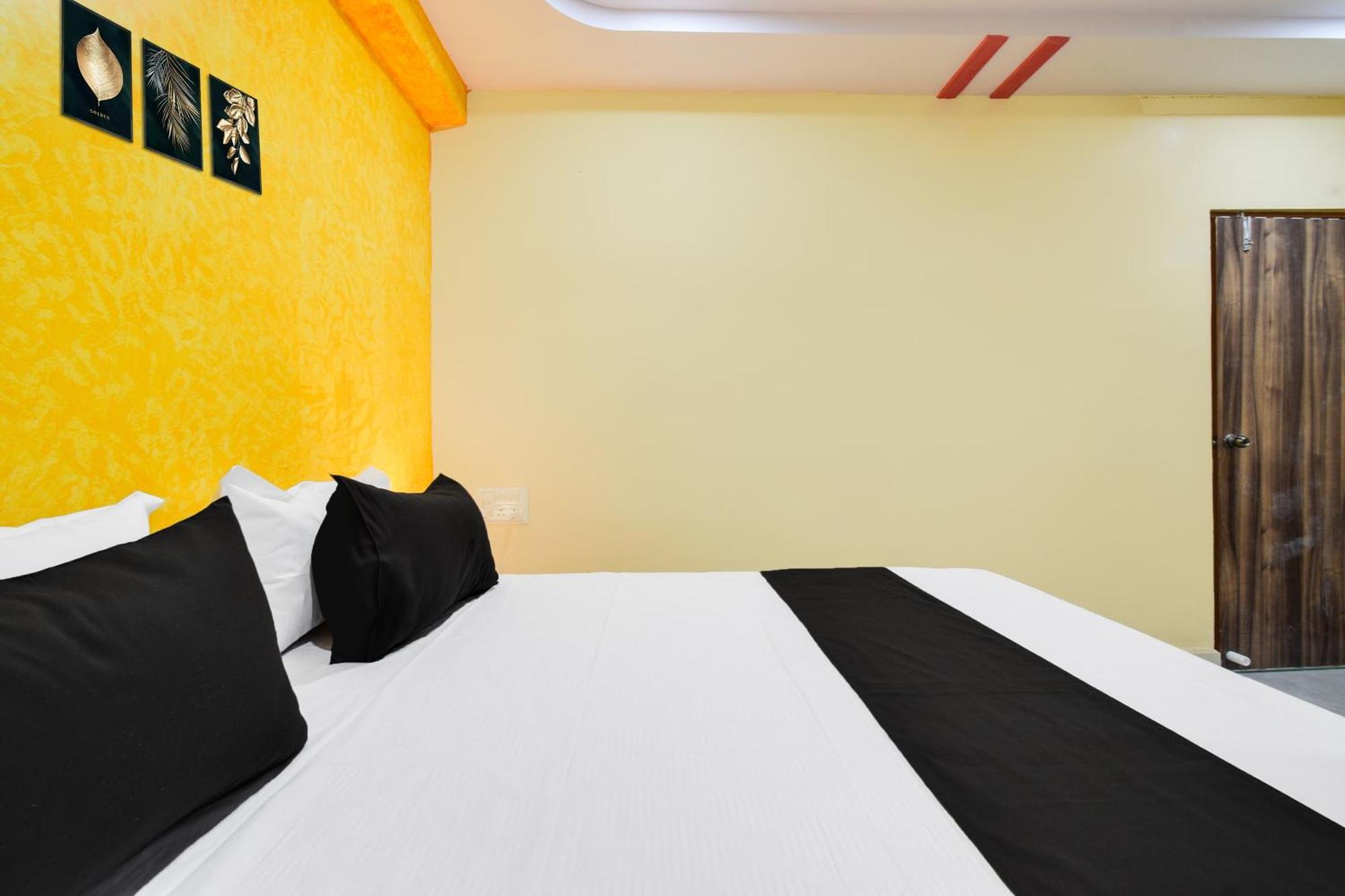 Hotel O Lucky Grand Hyderabad Exterior photo